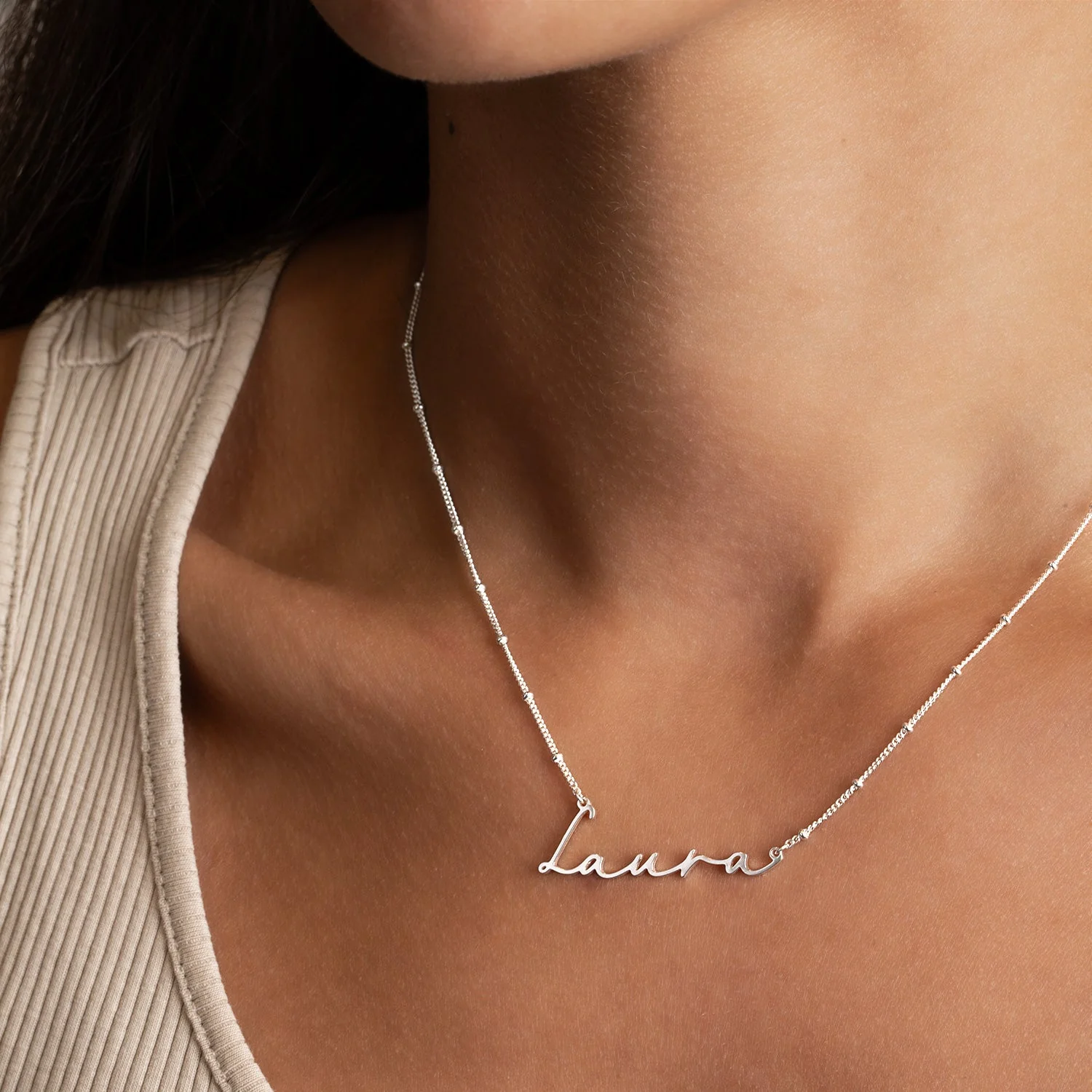 Laura Name Necklace - Image 3