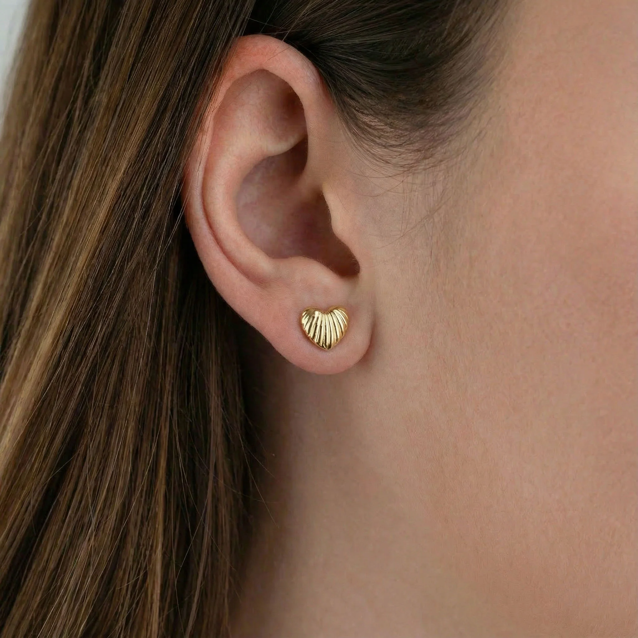 Ribbed Heart Stud Earrings - Image 3