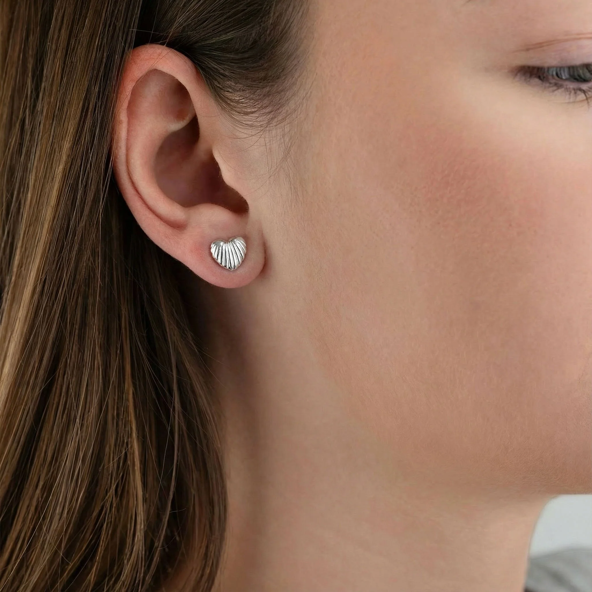Ribbed Heart Stud Earrings - Image 4