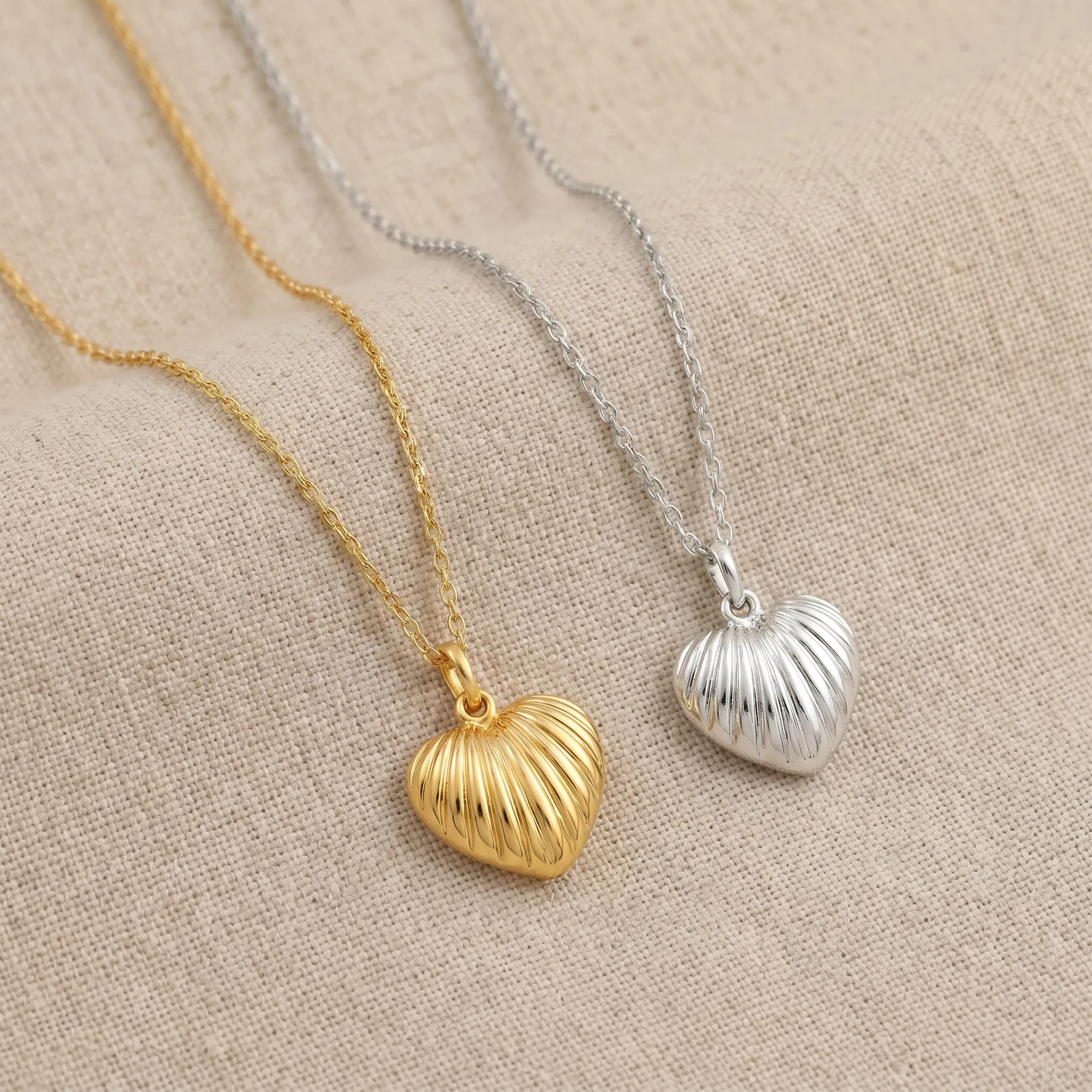 Ribbed Heart Necklace - Image 3